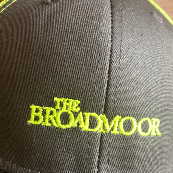 Bundle of 2 Pre Owned Youth Quray Colorado’s The Broadmoor Hats - Picture 9 of 10